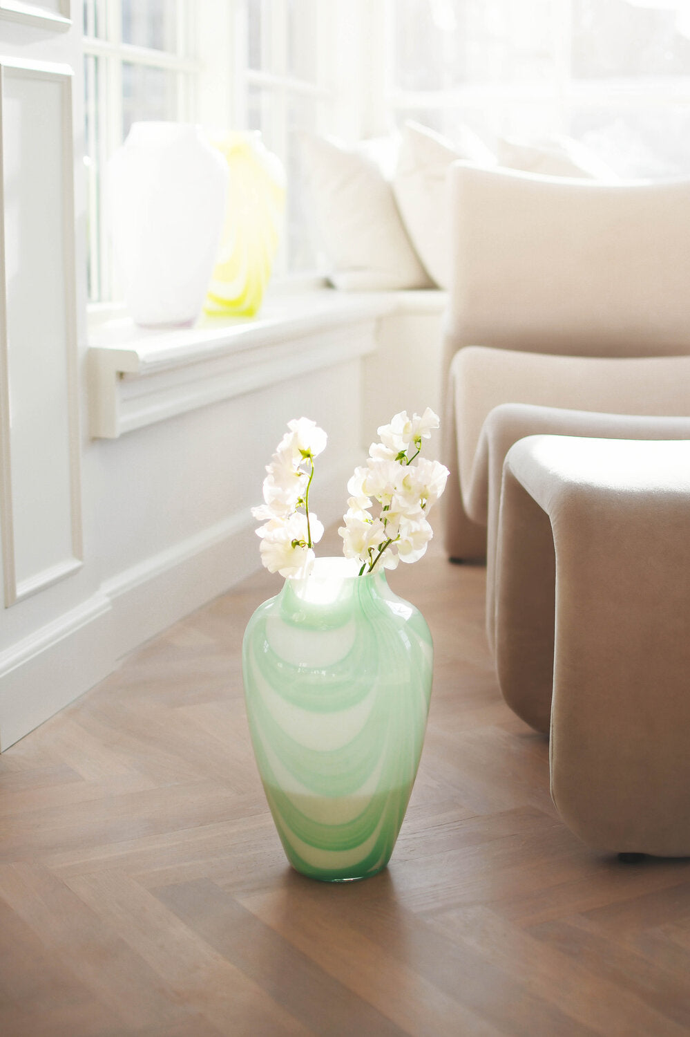 Vase med brede swirl striber, grøn - H35 cm.